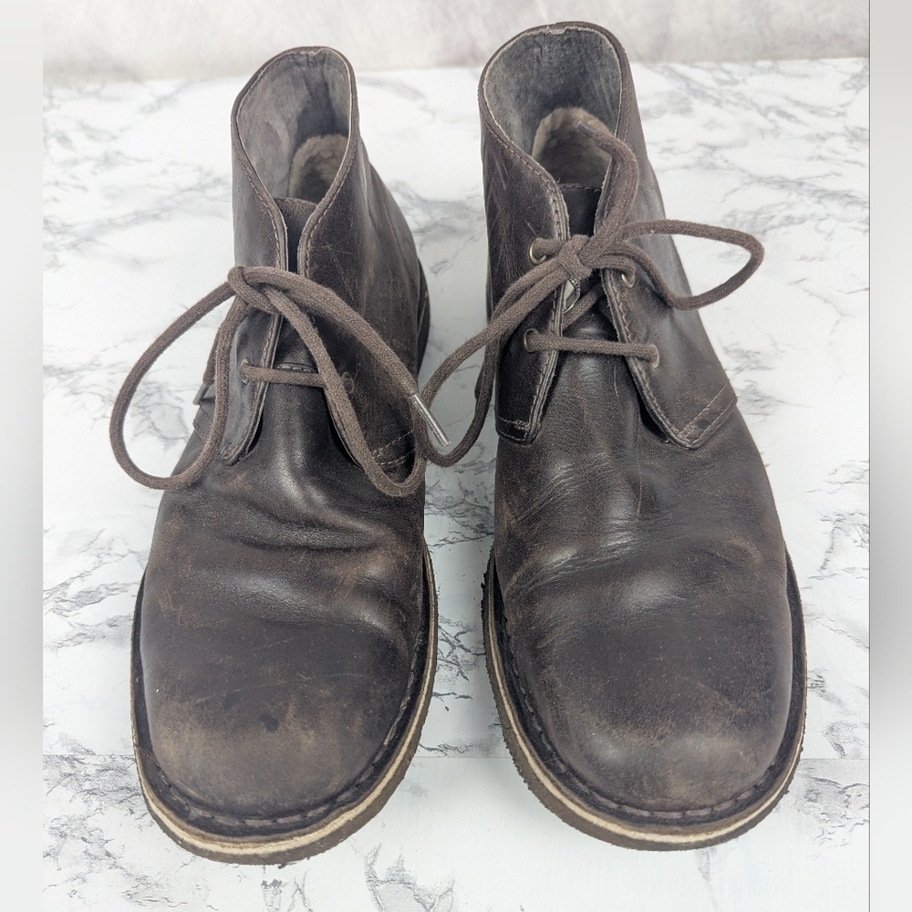 Ugg Leighton Size 9 Brown Leather Chukka With Flawed Heel